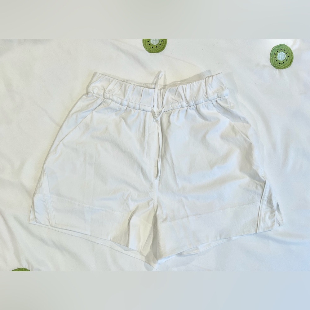 lululemon | Cinchable Waist High-Rise Woven Short 3.5", White, XXS